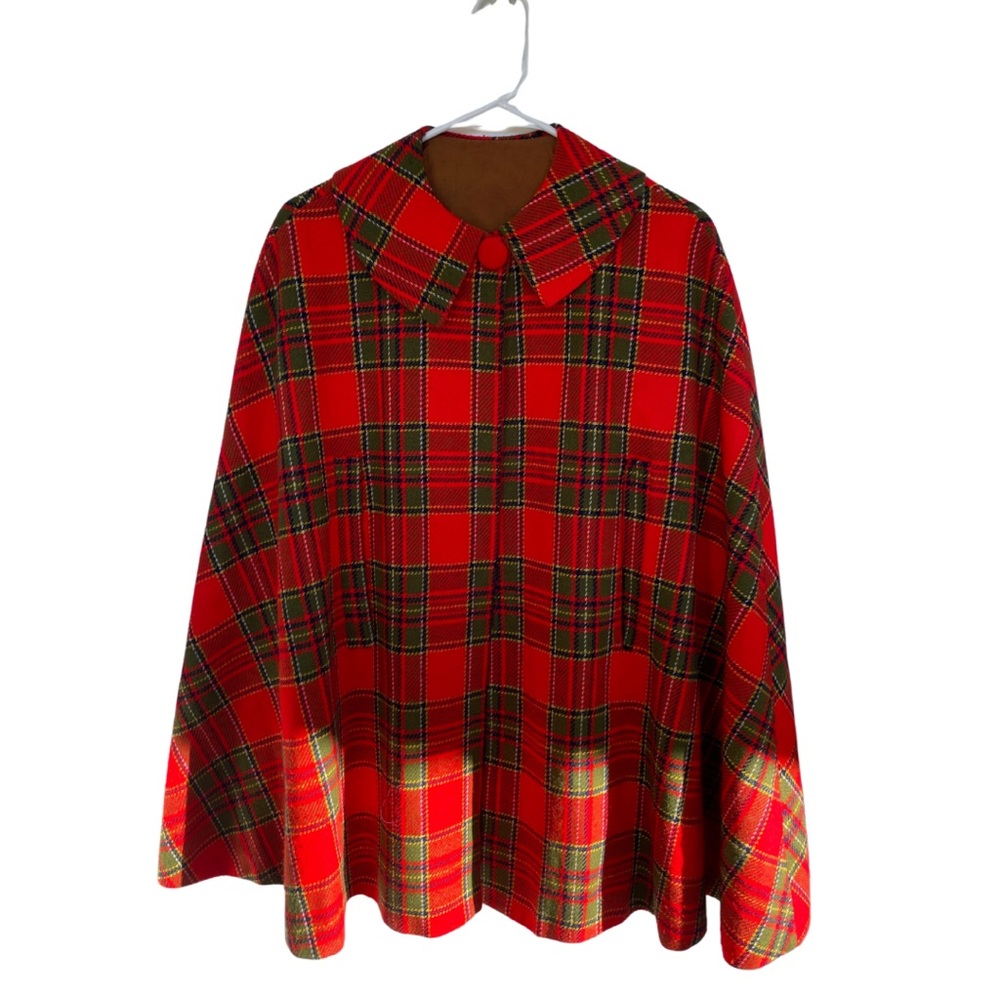 Vintage red tartan plaid wool cape with fabric button and cute collar.